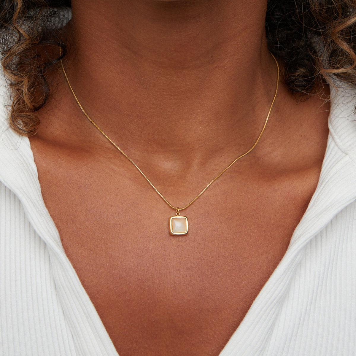 Maura — Moonstone Pendant Necklace