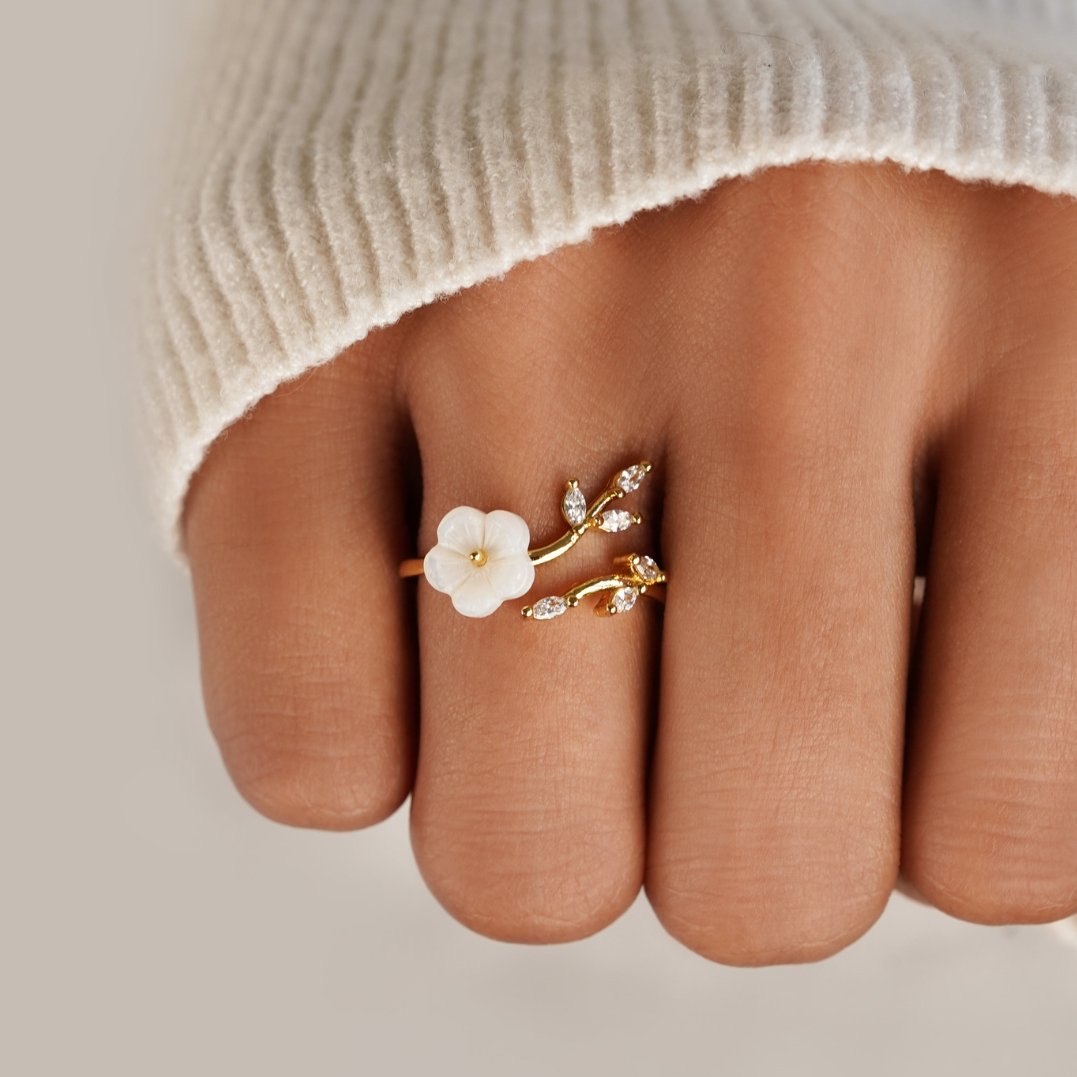 Gaelle — Gold Flower & Leaf Open Ring