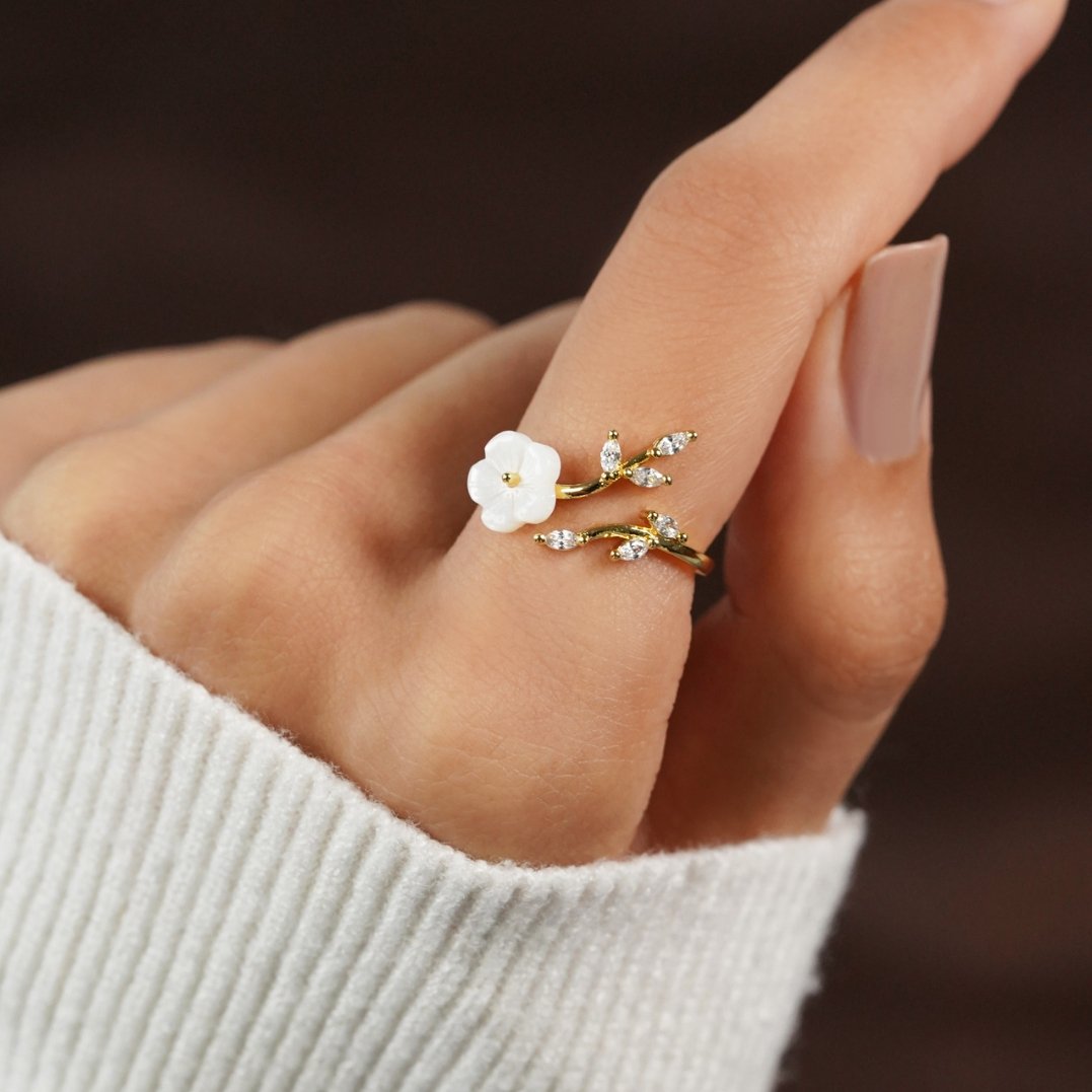 Gaelle — Gold Flower & Leaf Open Ring