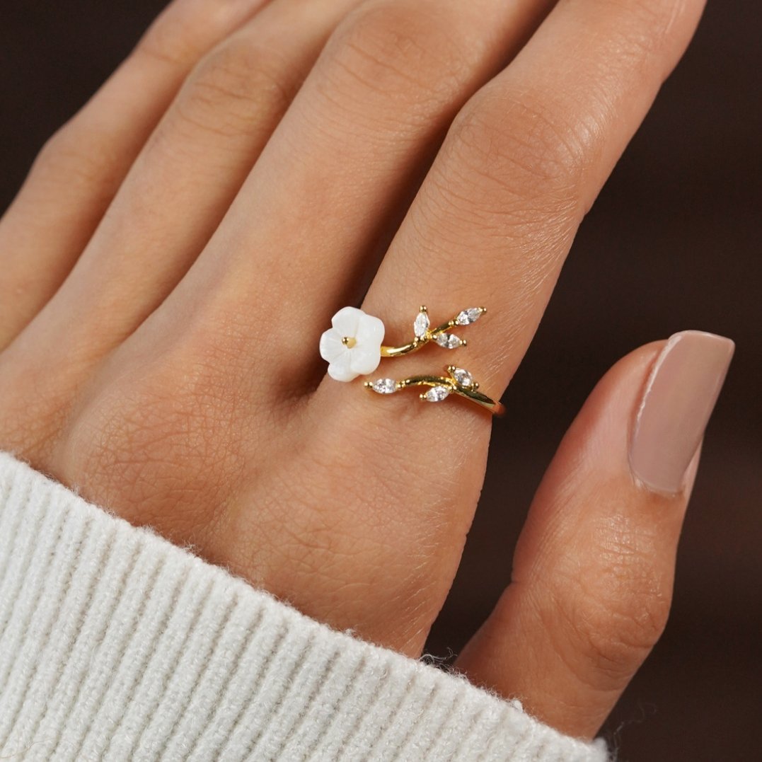 Gaelle — Gold Flower & Leaf Open Ring